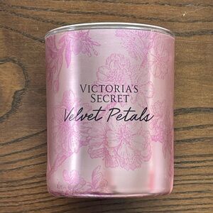 Victoria’s Secret Velvet Petals Candle